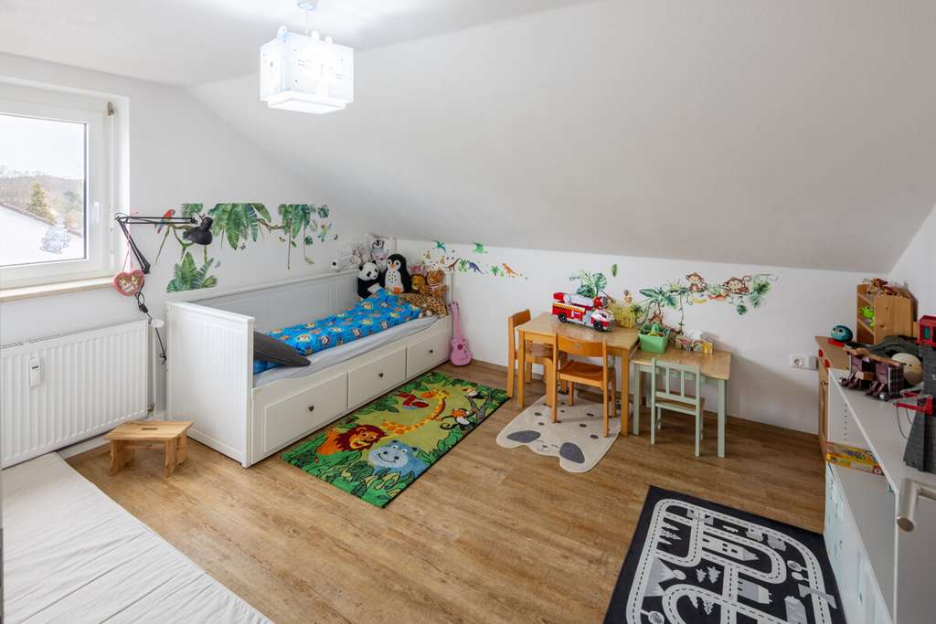 Immobilie in Eurasburg - Helle 3-Zimmer Wohnung, saniert mit Keller und Garage - Bild 1