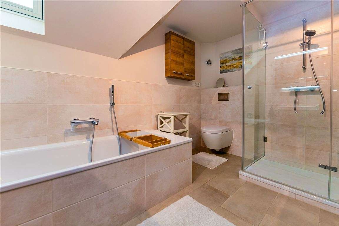 Immobilie in Großensee - Zwei Doppelhaushälften (90m² + 130m²) mit Baugrundstück (ca. 400m²).

 - Bild 10