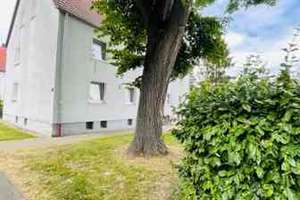 frisch modernisiert mit Balkon: praktische 2,5-Zi.-Dachgeschosswohnung