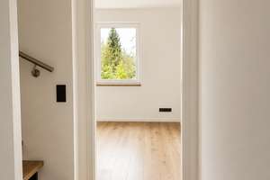 Modernes Eckhaus mit 7-Zimmern, Terasse, Balkon & Gemeinschaftgarten in Köln – Alexander-Petöfi-Platz 1, 50739 Longerich, Köln – Vorschaubild 8