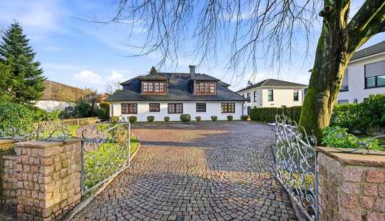 Bild von Großzügige Villa mit vielseitigen Nutzungsoptionen – 2 Wohnungen & Praxisfläche in Duvenstedt