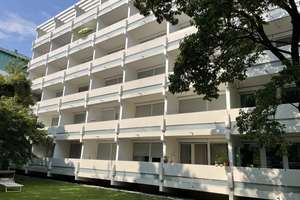 Helles Apartment in ruhiger Lage. Herrlicher Balkon. Beste Infrastruktur. Renovierungsbedarf. – Die vollständige Adresse der Immobilie erhältst du vom Anbieter., 80797 Neuschwabing, München – Vorschaubild 1