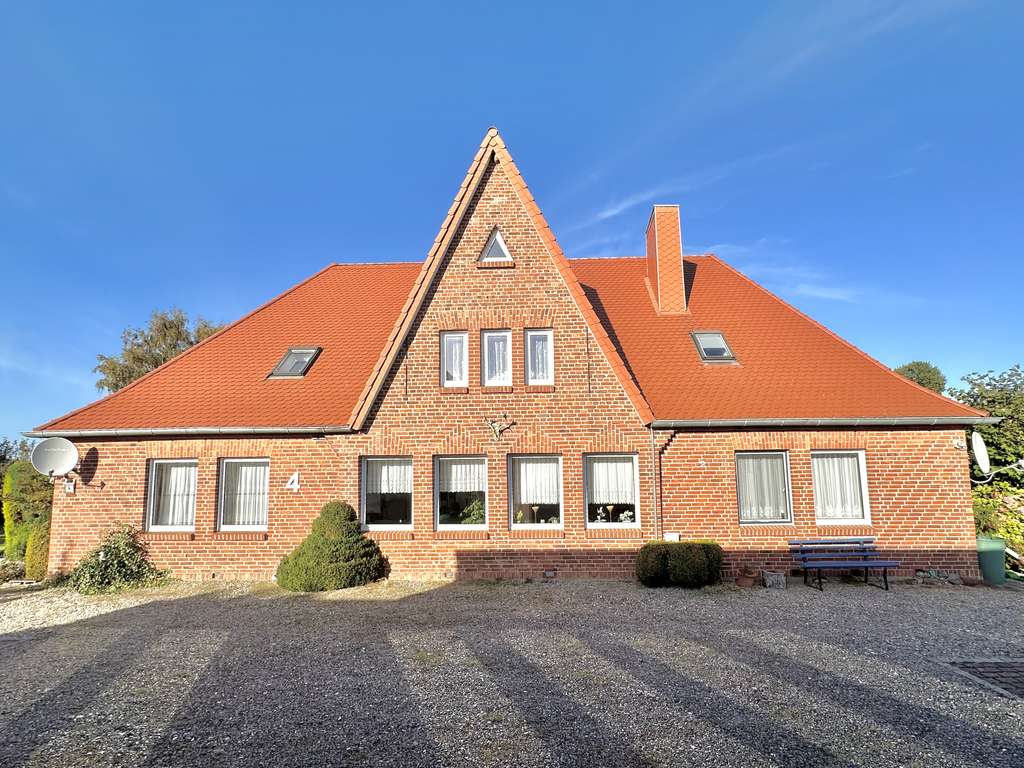 Immobilie in Kalkhorst - Historische Haushälfte mit zwei Wohneinheiten
 "Ruhe, Natur und Ostseeblick inklusive" - Bild 1