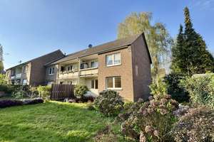 Tolle Garten-Wohnung (renovierungsbedürftig) im EG links mit großem Gartenanteil in 4-FAMHS