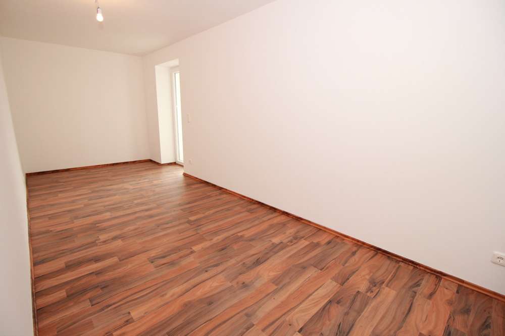 Immobilie in Werder (Havel) - SüdWest Balkon, Fußbodenheizung, Bad mit Wa&Du, Gäste WC, 2 Garagen! - Bild 2