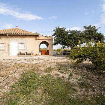 GROSSER LANDWIRTSSCHAFTLICHER BAUERNHOF MIT HAUS ZU VERKAUFEN IN SANTA BARBARA TARRAGONA