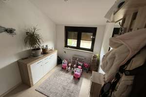 Gepflegtes Dreifamilienhaus mit 2 Garagen und großem Grundstück in  Regensburg Schwabelweis – Die vollständige Adresse der Immobilie erhältst du vom Anbieter., 93055 Schwabelweis, Regensburg – Vorschaubild 20