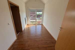 Sonnige Doppelhaushälfte mit Garage, Terrasse und Garten in Hilgertshausen zu vermieten! – 86567 Hilgertshausen-Tandern – Vorschaubild 1