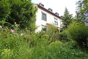 Großzügiges, vielseitiges Wohnhaus in gefragter, zentraler Wohn-/Aussichtslage am Bopser von S-Süd