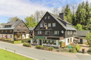 MFH mit 3 WE und 1 GE sowie Top-Potenzial zur flexiblen Nutzung in naturnaher Lage – Die vollständige Adresse der Immobilie erhältst du vom Anbieter., 1776 Hermsdorf/Erzgebirge – Vorschaubild 1