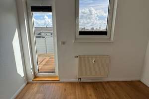 HELLE DACHGESCHOSSWOHNUNG MIT TERRASSE & NEUER KÜCHE IN KIEL-MITTE – Schauenburgerstraße 69, 24118 Ravensberg, Kiel – Vorschaubild 9