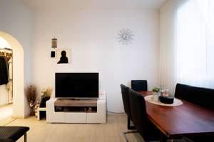 4 Zimmer Wohnung zentrumsnah mit Potenzial auf doppelte Wohnfläche – Die vollständige Adresse der Immobilie erhältst du vom Anbieter., 42651 Solingen-Mitte, Solingen – Vorschaubild 2