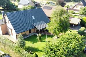 Attraktives Einfamilienhaus mit großzügigem Nebengebäude auf weitläufigem Grundstück