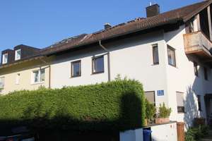 Ruhige 3,5-Zimmer-Maisonettewohnung mit Balkon, Küche, Kachelofen, Garage – Holtzendorffstraße 7, 81549 Südgiesing, München – Vorschaubild 2