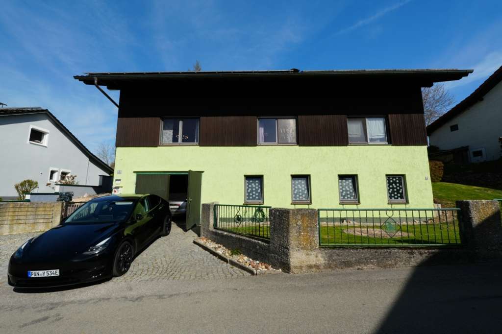 Immobilie in Reut - Schönes Wohnhaus in ruhiger Siedlungslage und großem Grundstück - 781 - Bild 1