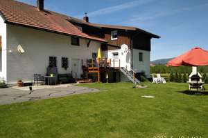 Zweifamilienhaus, helle Räume, Alleinlage, in der Natur am Waldrand, an einem Bachlauf, Glasfaser. – Grafenauer Straße 65, 94258 Frauenau – Vorschaubild 2