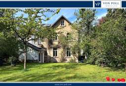 Gartenansicht der Villa