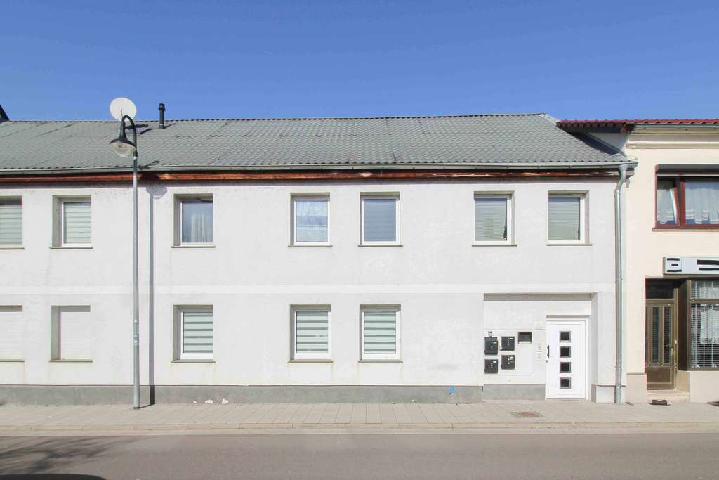 Immobilie in Staßfurt - Solide Anlage: Vollvermietetes MFH mit 5 Einheiten und Top-Potenzial - Bild 0