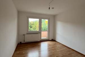 Lichtdurchflutete 2-Raum-Wohnung mit TOP Einbauküche! – Wolgograder Allee 70, 9123 Hutholz, Chemnitz – Vorschaubild 1
