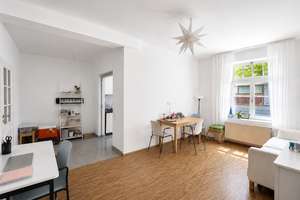 Stilvoll wohnen in der Au - hochwertige 2-Zimmer-Altbauwohnung in unmittelbarer Isarnähe – Die vollständige Adresse der Immobilie erhältst du vom Anbieter., 81541 Untere Au, München – Vorschaubild 2