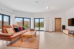 Exklusives Architektenhaus! Energieeffizientes EFH mit gepflegtem Garten in begehrter Lage – Die vollständige Adresse der Immobilie erhältst du vom Anbieter., 95463 Bindlach – Vorschaubild 5