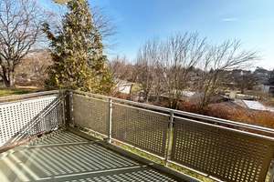 Helle 2-Zi.-Whg. mit großem Balkon im Dresdner Süden