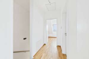 Hochwertiges KFW-55 Reihenmittelhaus in Regensburg mit Luxus-Küche, Fußbodenheizung und Garten! – Die vollständige Adresse der Immobilie erhältst du vom Anbieter., 93057 Konradsiedlung-Wutzlhofen, Regensburg – Vorschaubild 17
