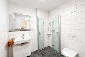 Zum Verkauf: möblierte 2 Zimmer-Wohnung mit großzügigem Garten und TG-Stellplatz – 79115 Haslach-Gartenstadt, Freiburg im Breisgau – Vorschaubild 4