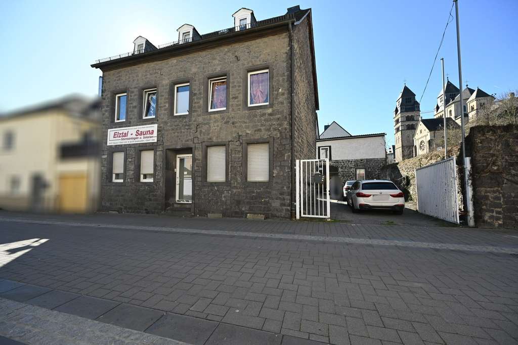 Immobilie in Mayen - Voll vermietetes Mehrfamilienhaus in zentraler Lage von Mayen! - Bild 1