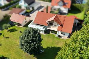 SEHR GEPFLEGTES, GROßZÜGIGES  1-2 FAMILIENHAUS MIT TRAUMHAFTEM GRUNDSTÜCK IM HERZEN VON DEURINGEN – Die vollständige Adresse der Immobilie erhältst du vom Anbieter., 86391 Stadtbergen – Vorschaubild 2