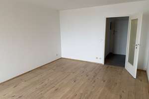 Modern renoviertes 1-Zimmer-Apartment mit Einbauküche, Balkon und toller Aussicht – Wandererstraße 9, 90431 Eberhardshof, Nürnberg – Vorschaubild 3