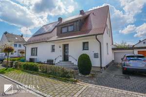 Modernisiertes EFH mit Wärmepumpe, PV-Anlage und sonnigem Garten in Leipheim. – Die vollständige Adresse der Immobilie erhältst du vom Anbieter., 89340 Leipheim – Vorschaubild 25