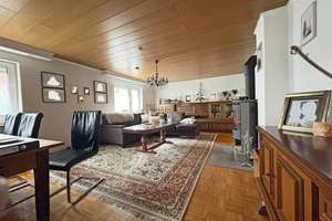 Ein Haus zwei Wohnung und ein großes Grundstück  – Die vollständige Adresse der Immobilie erhältst du vom Anbieter., 93057 Konradsiedlung-Wutzlhofen, Regensburg – Vorschaubild 3