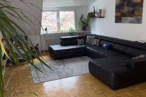 Freundliche und helle Dachgeschosswohnung mit fünf Zimmern in Essen-Schönebeck