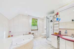 Familientraum mit Wellnessfaktor auf Pferdehof! Kamin • Sauna • Jacuzzi • Pool • Gästehaus – Die vollständige Adresse der Immobilie erhältst du vom Anbieter., 14624 Dallgow-Döberitz – Vorschaubild 15