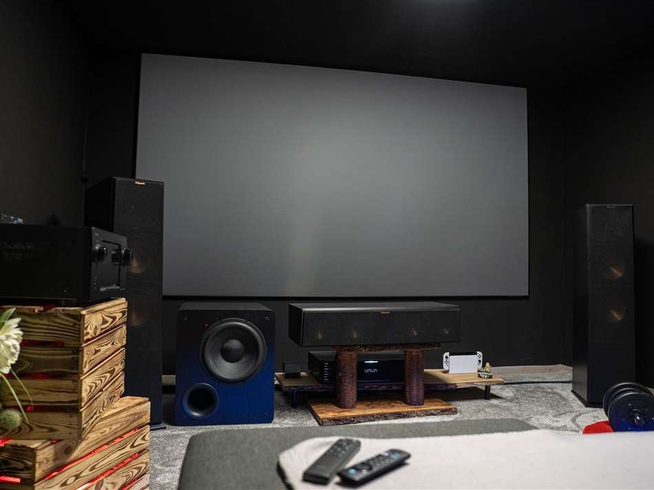 Mit Leinwand, 4K Kurzdista...