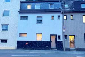 ++ Attraktives Mehrfamilienhaus in Köln – Voll vermietet & renditestark ++