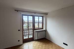 WG Zimmer in großzügigem Einfamilienhaus mit Garten & Pool in Klingen (Aichach) – Fuggerstraße 5a, 86551 Aichach – Vorschaubild 3