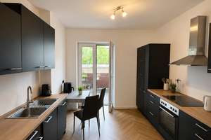 Modernes Wohnen im KfW-55-Haus – großzügige 1-Zimmer-Wohnung mit Balkon und Einbauküche