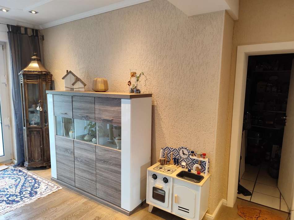Wohnzimmer mit Abstellkammer