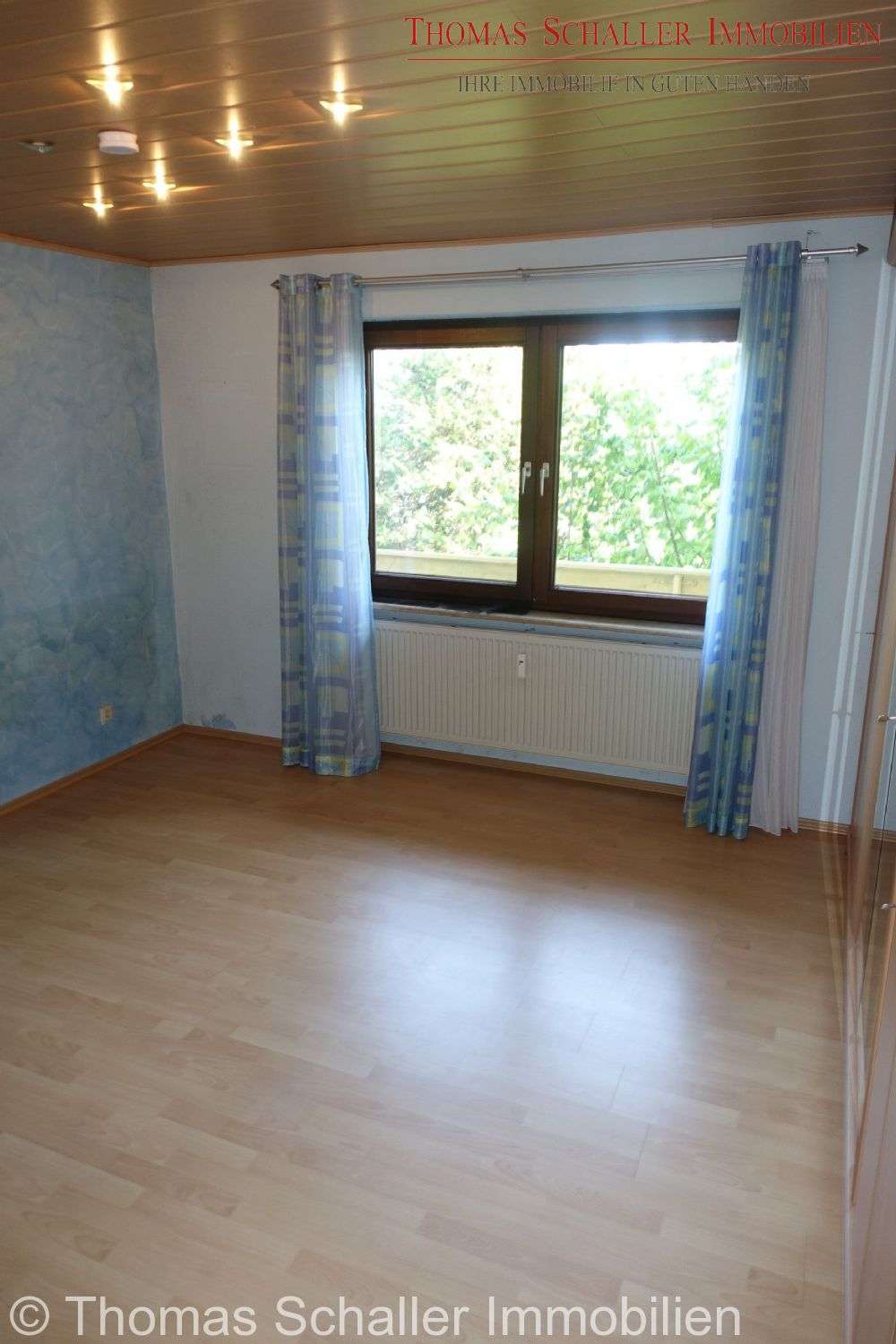 Immobilie in Velburg - Ein-/ Zweifamilienhaus in Hanglage mit Garage, Terrasse, Balkon, Loggia, EBK in Velburg bei Neumarkt - Bild 12