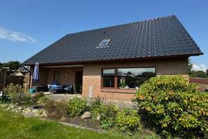 Schleswig: Ein schönes Zuhause in ruhiger Sackgassenlage – Die vollständige Adresse der Immobilie erhältst du vom Anbieter., 24837 Schleswig – Vorschaubild 2