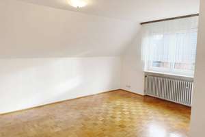 Ein- bis Zweifamilienhaus
mit Garage und Werkstatt
in Neu-Ulm/Reutti – Die vollständige Adresse der Immobilie erhältst du vom Anbieter., 89233 Neu-Ulm – Vorschaubild 22