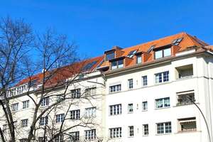 Denkmalschutz: Stilvolle 3-Zimmer-Dachgeschoss-Maisonettewohnung mit zwei Terrassen in Berlin – Die vollständige Adresse der Immobilie erhältst du vom Anbieter., 14052 Westend, Berlin – Vorschaubild 2