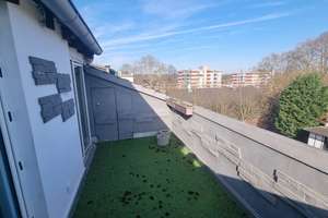 Schöne Dachgeschosswohnung mit tollem Balkon über den Dächern Barops