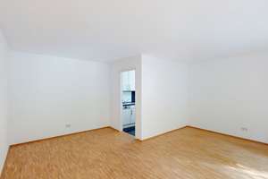 Attraktive 4 Zimmer Wohnung mit Balkon und separater Küche – Engasserbogen 36, 80639 Nymphenburg, München – Vorschaubild 2