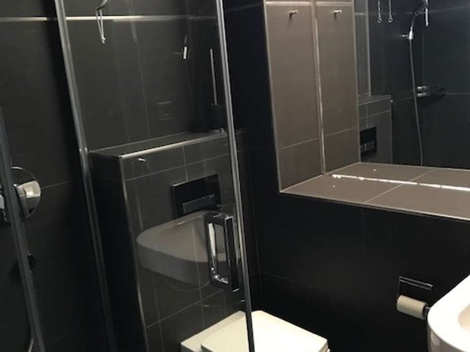 1. Badezimmer OG Treppenhaus
