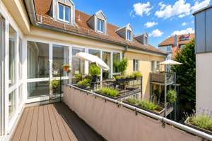 Historischer Charme auf drei Wohnebenen – außergewöhnliche Maisonettewohnung mit großem Balkon im He – Die vollständige Adresse der Immobilie erhältst du vom Anbieter., 93047 Innenstadt, Regensburg – Vorschaubild 9
