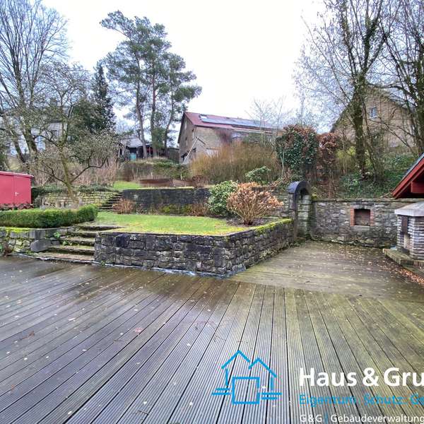 *** Beeindruckendes Bruchsteinhaus mit - Sonnenterrasse - Garten - Sauna - Kamin ***