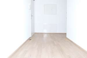 Großzügige, helle 3-Zimmer-Wohnung mit schöner Loggia; Anfragen bitte nur per email! – 80939 Freimann, München – Vorschaubild 4